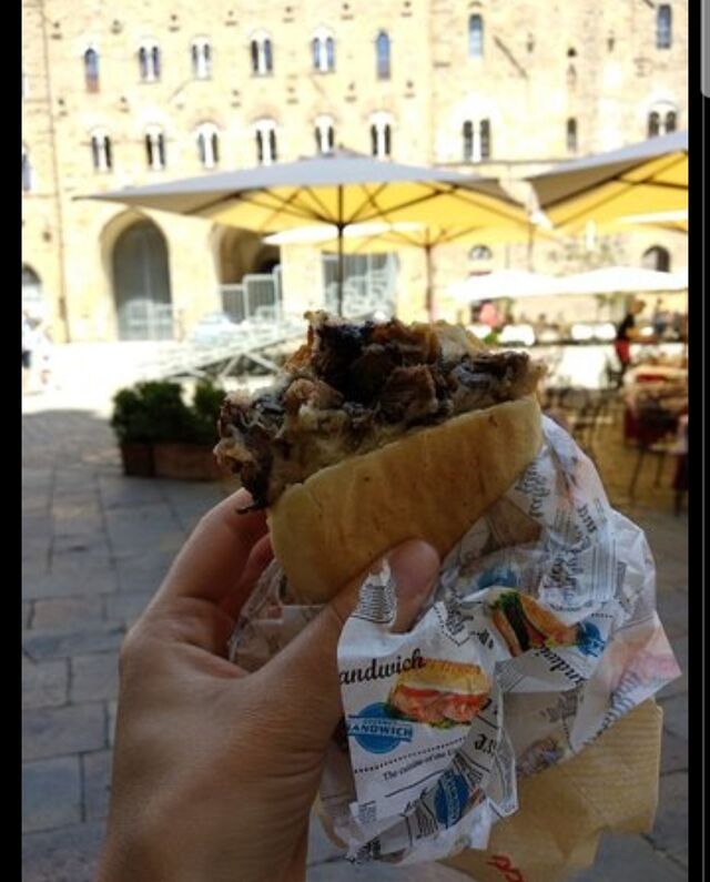 La schiaccia con il cinghiale