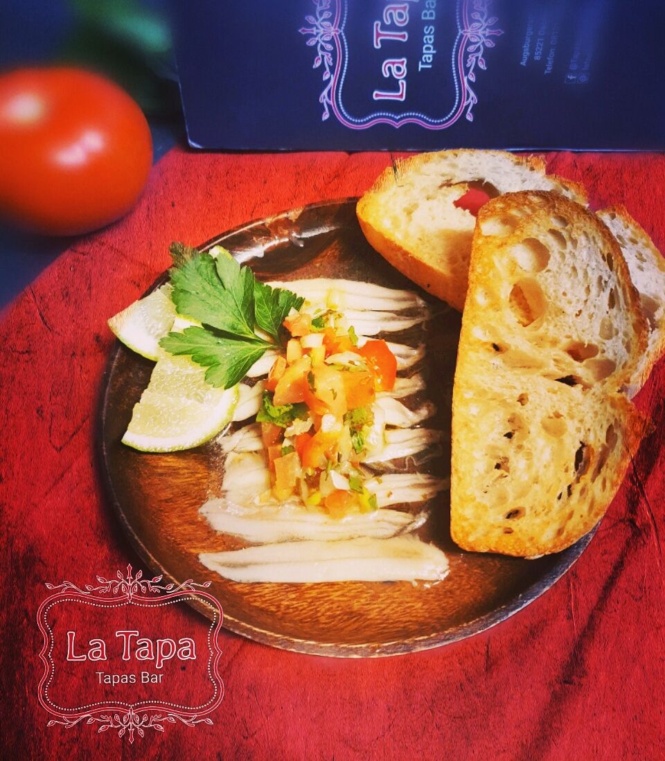 Sardinen sauer eingelegt mit hausgemachte Salsa & Ofenfrischem Brot