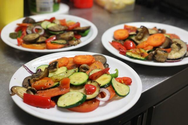 Vorspeisen, Tapas, Fleisch, Fisch, Paella, Desserts... Alles, als ob Sie es in Spanien gegessen hätten!
Sol y Sombra Düsseldorf
