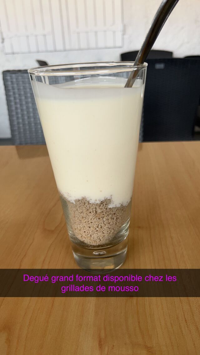 Degué Farine mil travaillée en petits grains accompagnés de son mélange de Lait frais