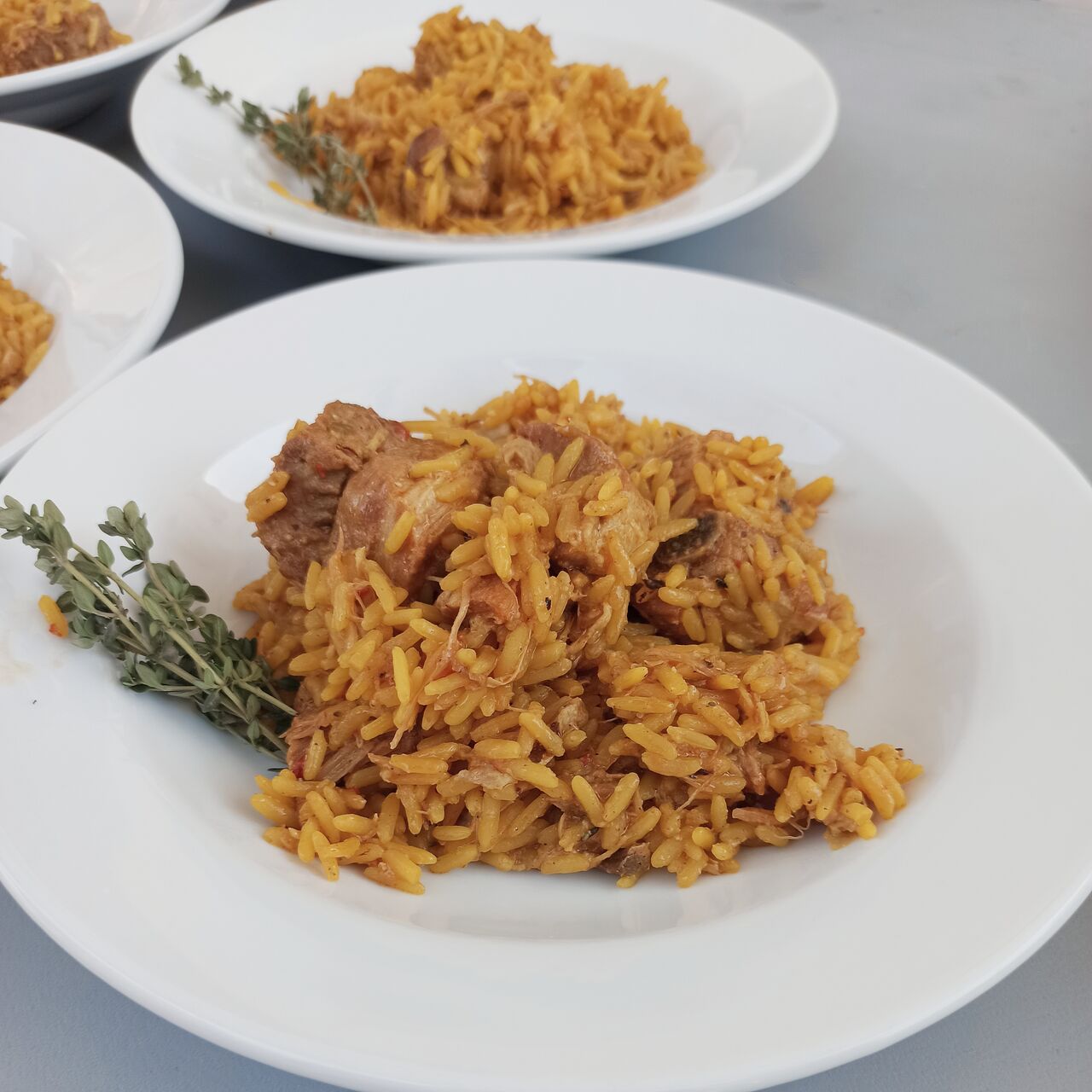 Arroz campero con costillas ibéricas y pollo de corral