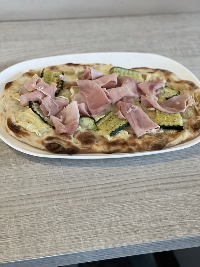 Pinsa romana Cotto brie e verdure grigliate 