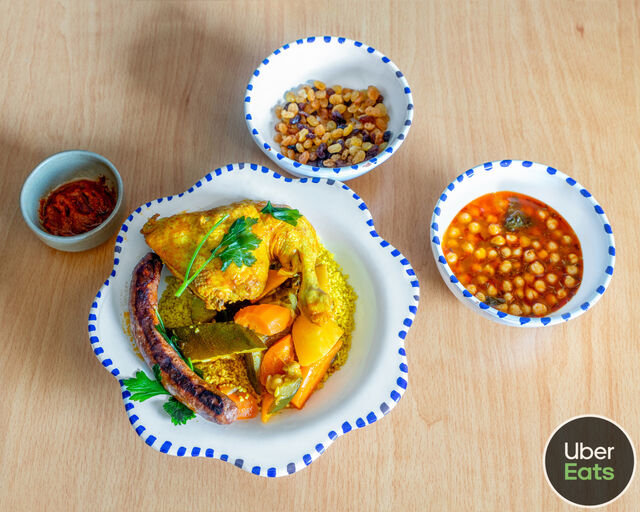 COUSCOUS POULET .MERGUEZ