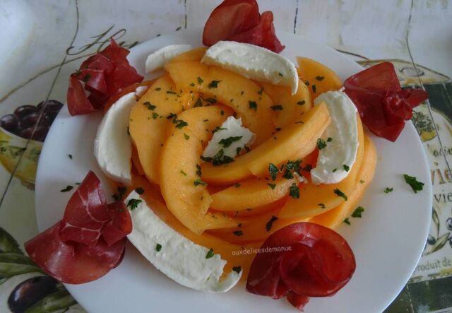 Jambon melon et boules de mozzarella