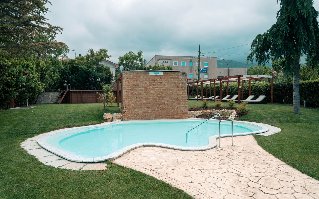 Piscina Idromassaggio di giorno