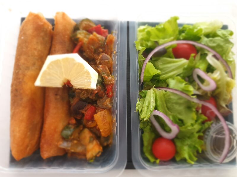 SUGGESTION DU JOUR: samossas à la viande, ratatouille accompagnés d'une salade 