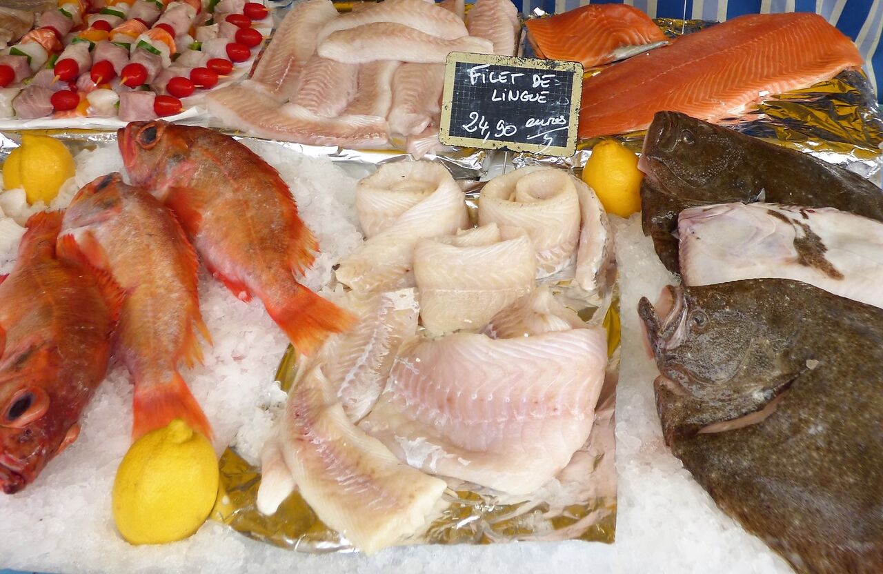 Dos de Cabillaud, Turbo, Saumon fumé... Retrouvez ces différents produits sur nos marchés ou en livraison.