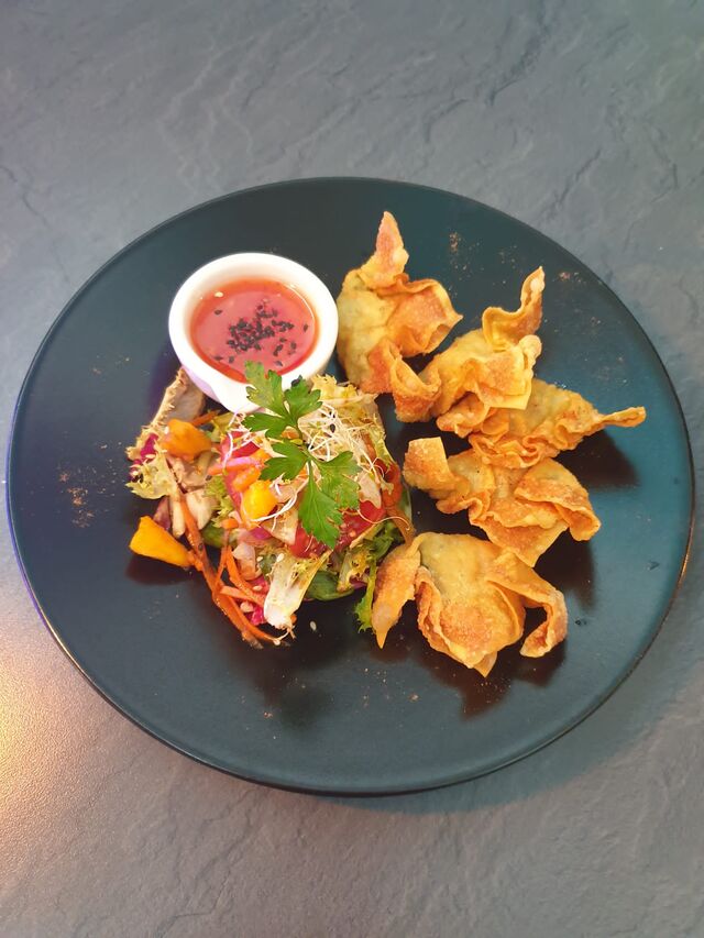 WONTON DE GAMBAS & ENSALADA DE MANGO