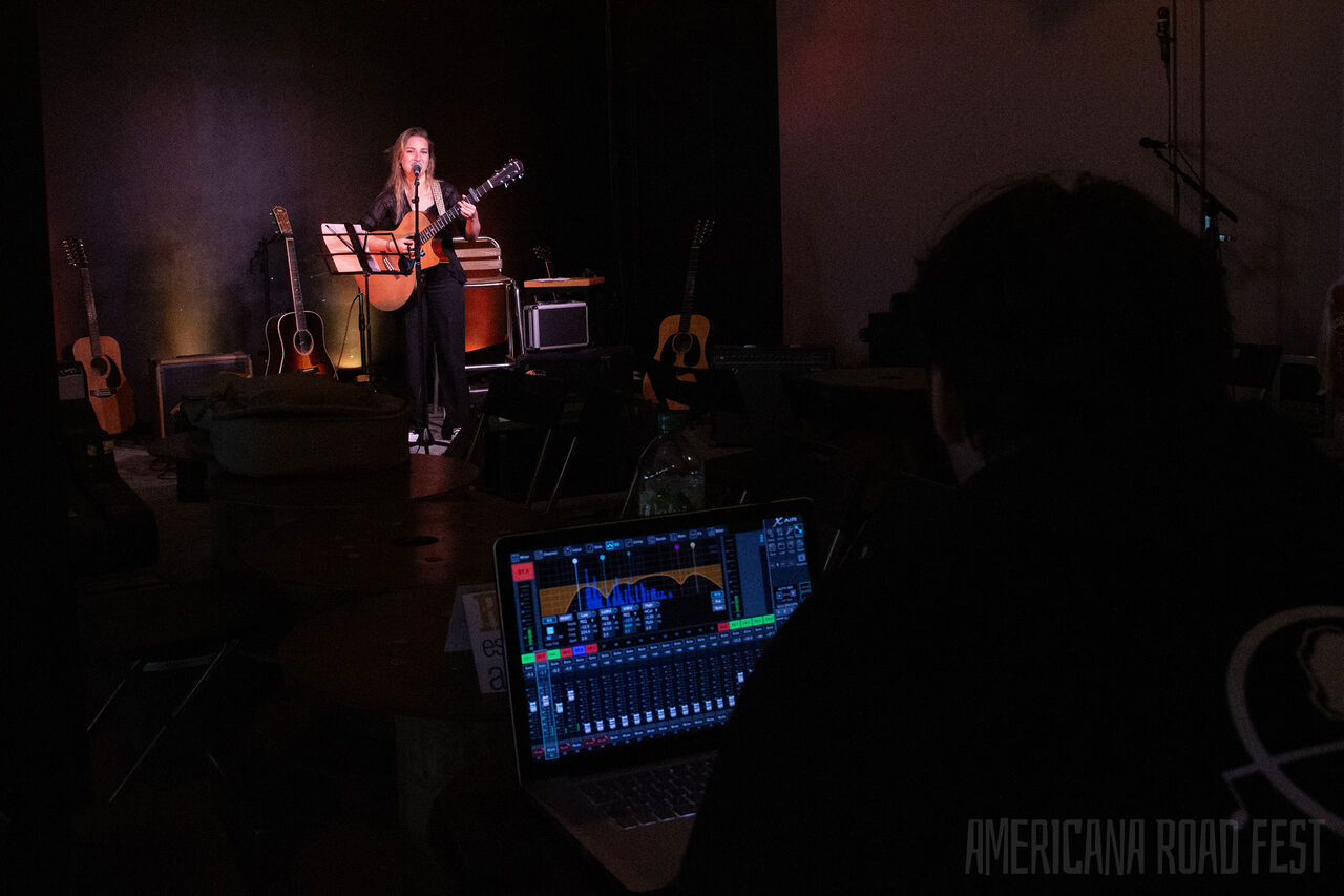 Des techniciens professionnels — artiste : @loony.bee - tech : @ludo_m32 - crédit : @francusphoto