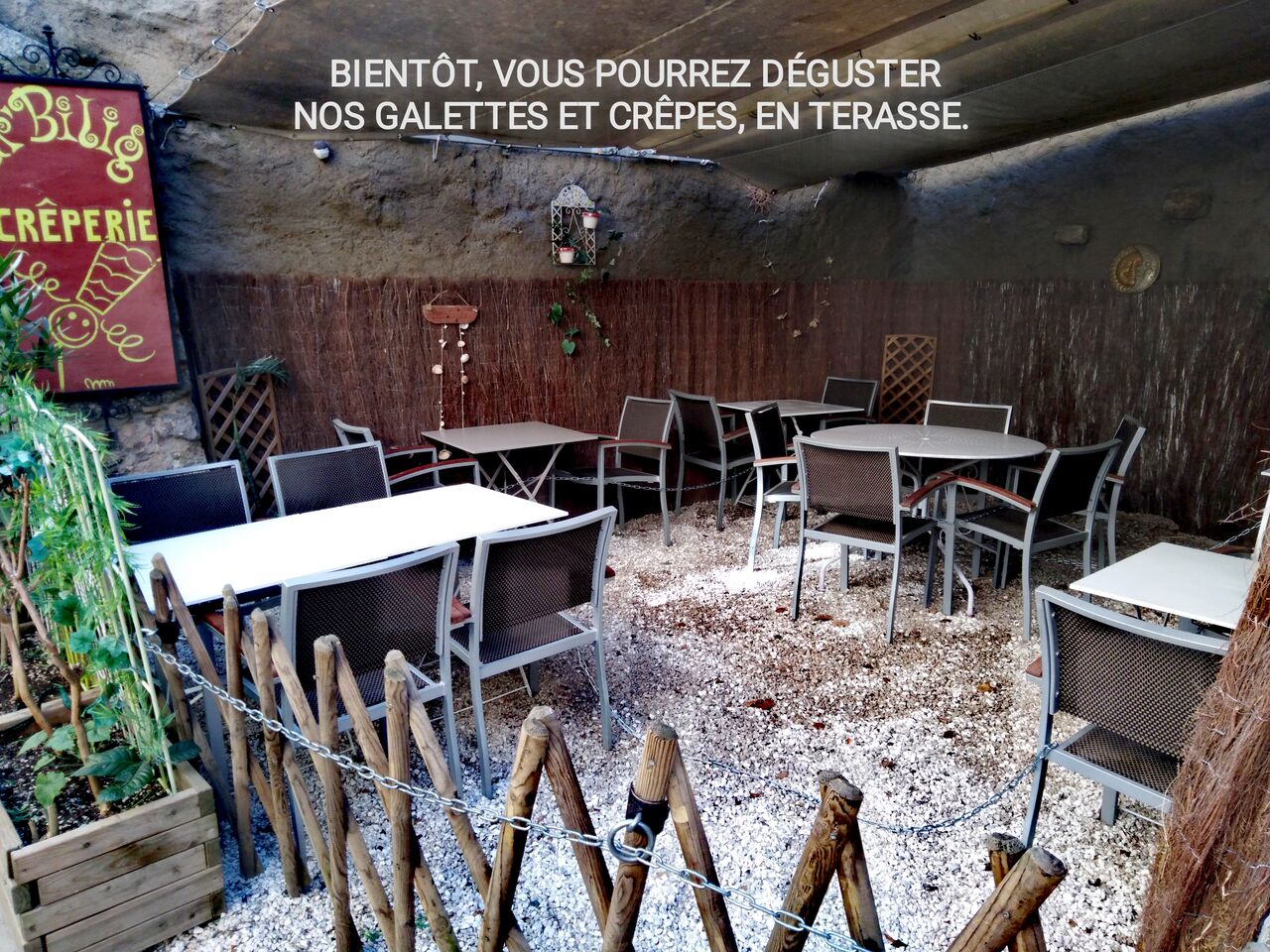 TERASSE extérieure, pour les beaux jours. 