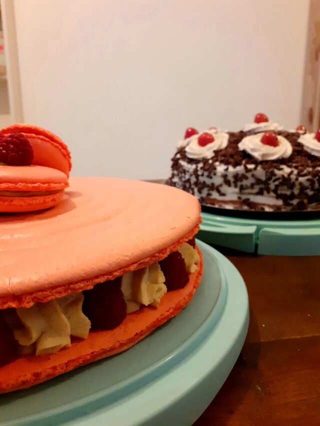 Commande de Macaron géant et Forêt noire 