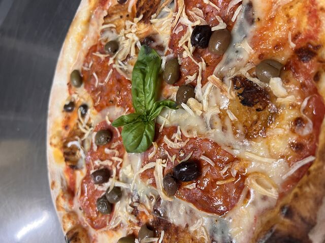 Special marzo
Base margherita, patate alla paprika dolce,olive taggiasche
E caciotta con salsiccia piccante calabrese 