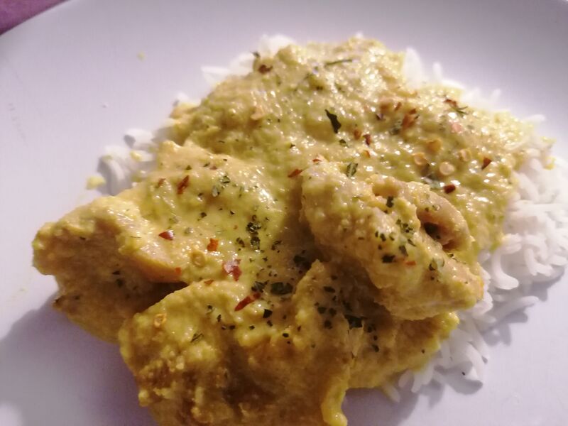 Korma - Vegetariano, Frango, Camarão, Peixe ou Borrego
(Caril muito suave preparado à base de amêndoas e cajús)