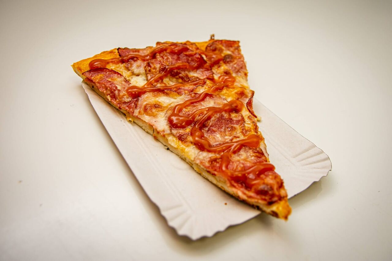 o felie de pizza mult prea gustoasa