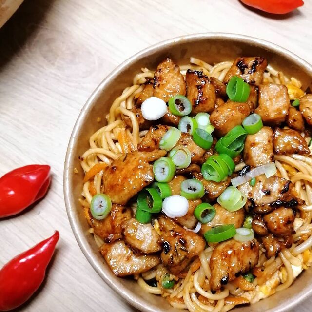 Nouilles sautées au poulet