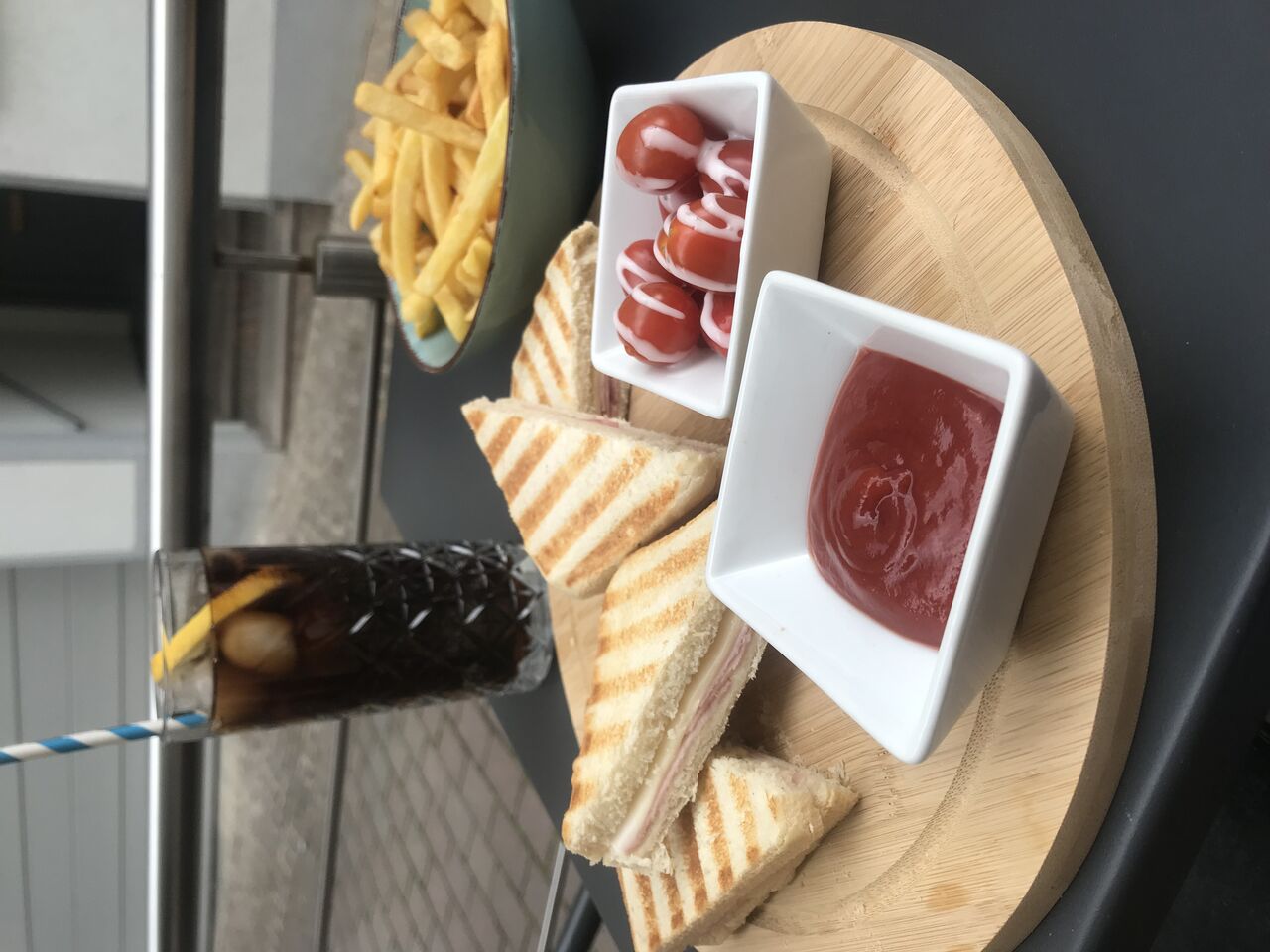 Toast Sandwiches mit Pommes