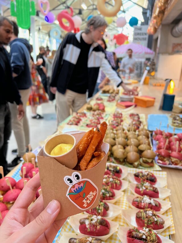 Mini burger, mini hot dog et frite