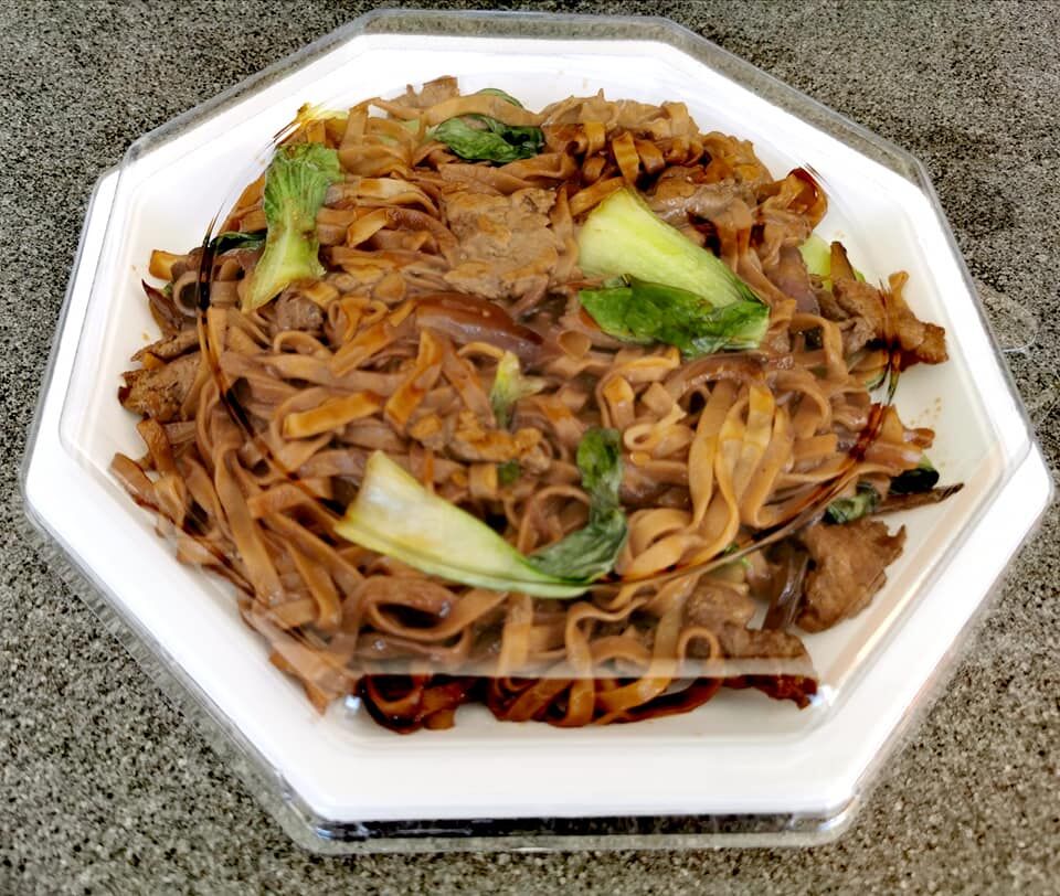Nouilles sautées au boeuf et pak choi