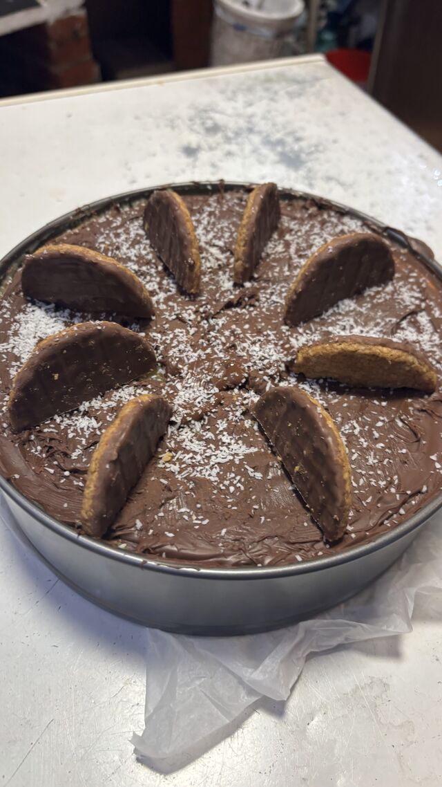 Tarta de chocolate con mermelada de fanta naranja 