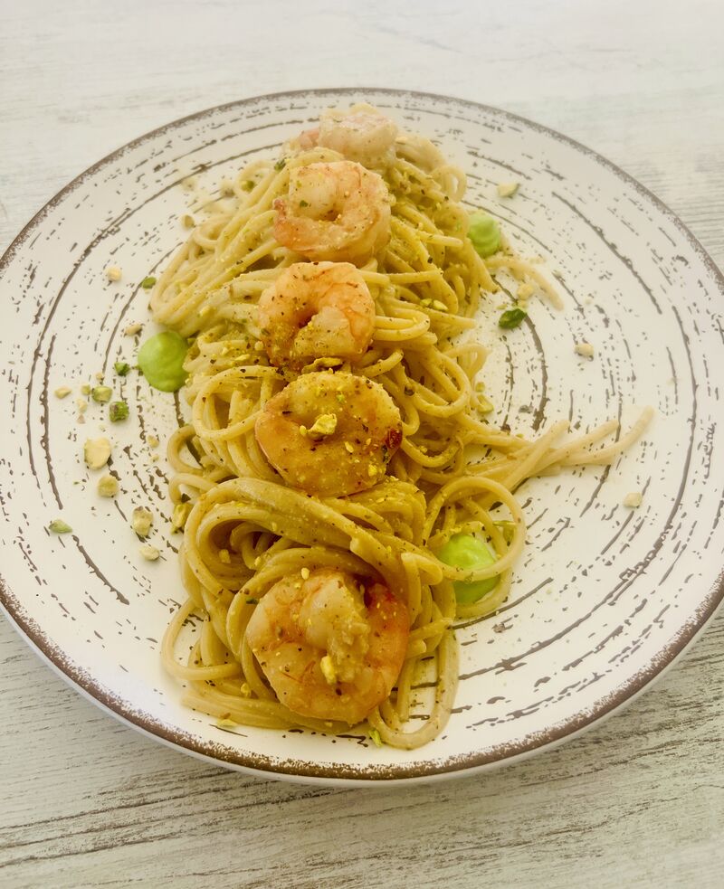 Spaghetti pesto de pistachos y gambas