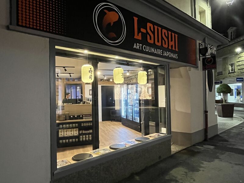L-SUSHI by night
