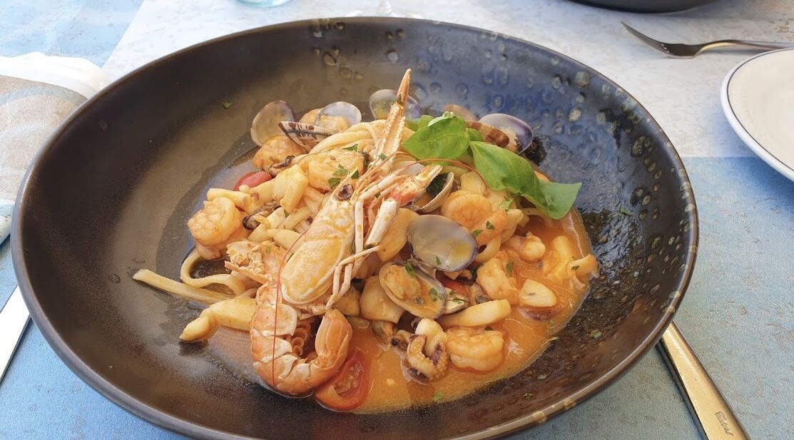 Laganari ai frutti di mare.