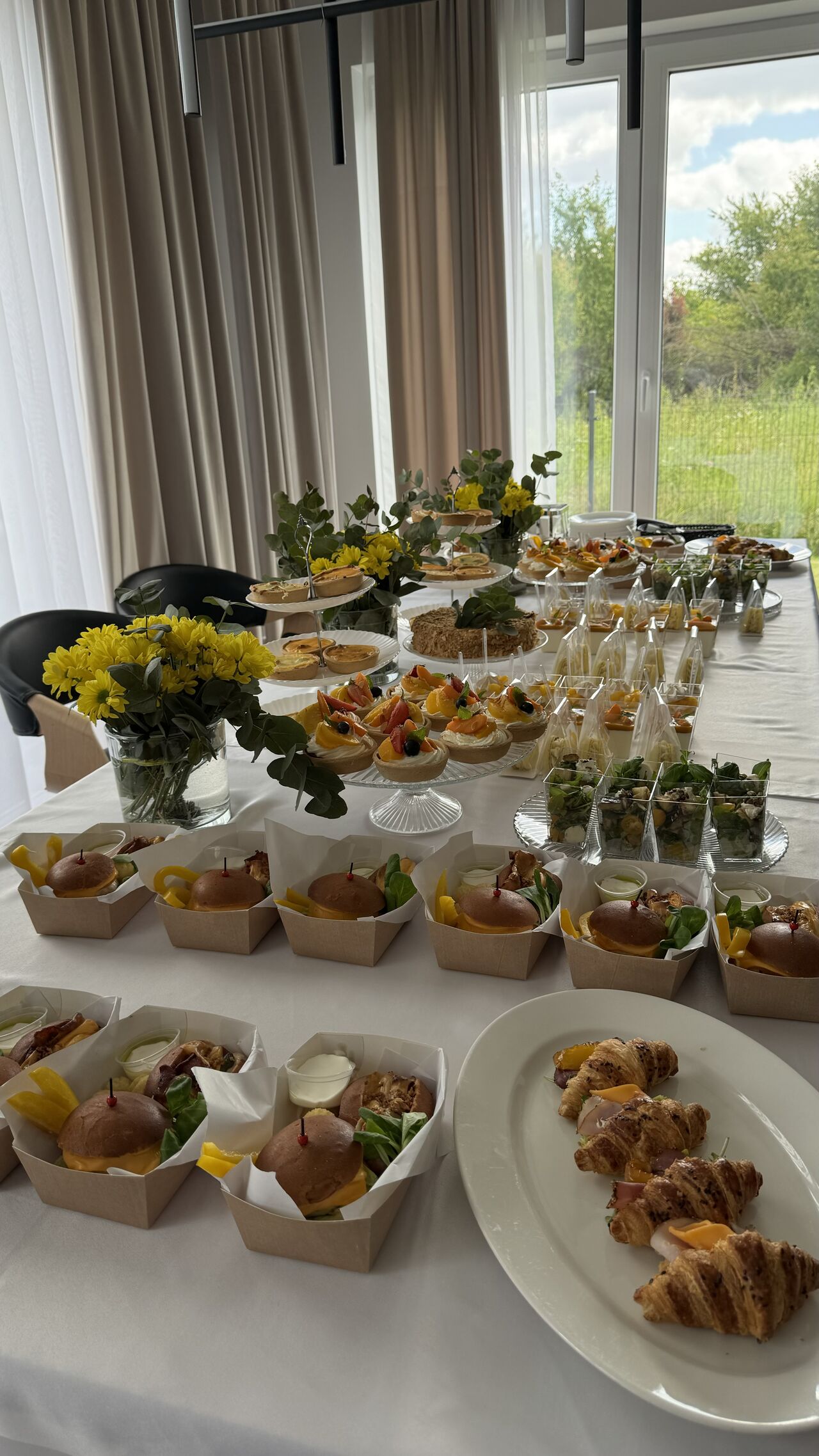 Catering w kolorze żółtym 