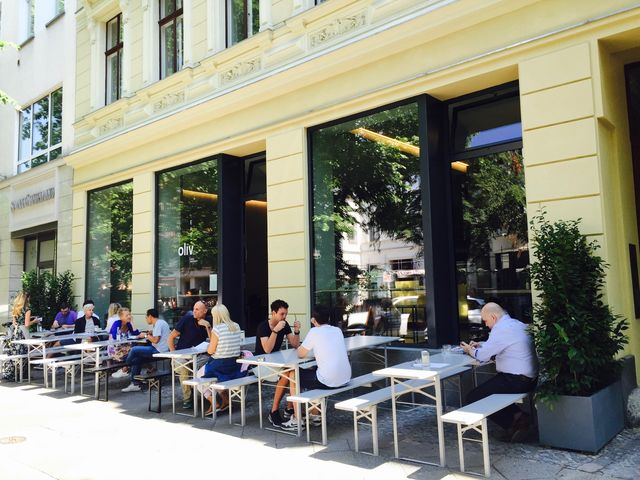 Außenbereich mit legerer Bestuhlung