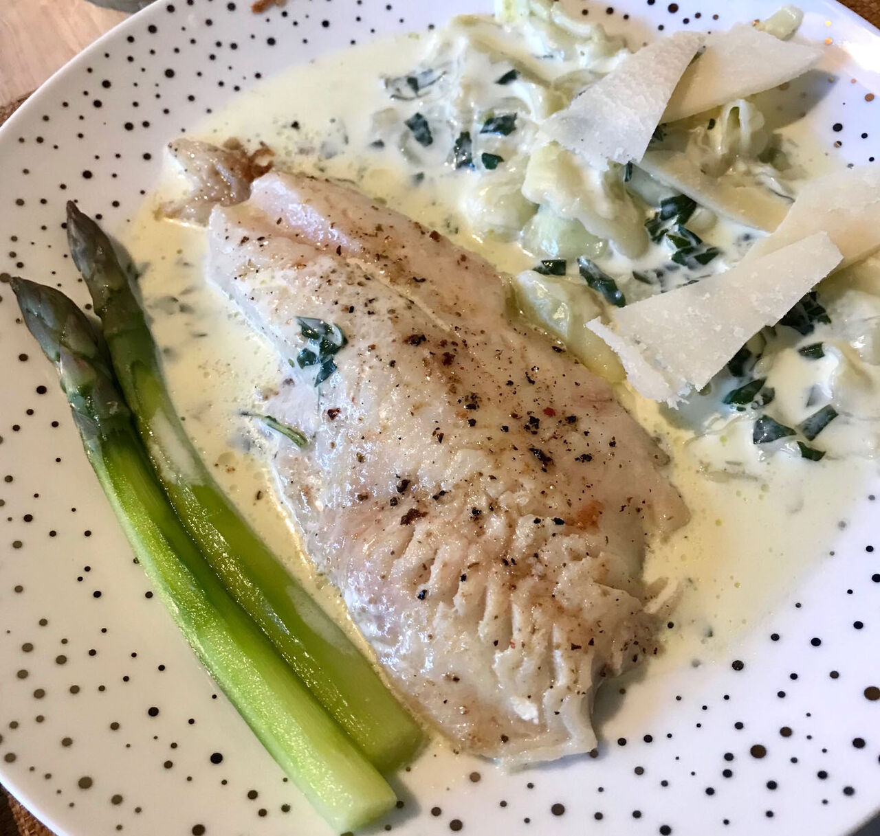 FILETS DE DAURADE AUX RAVIOLES D'ASPERGES