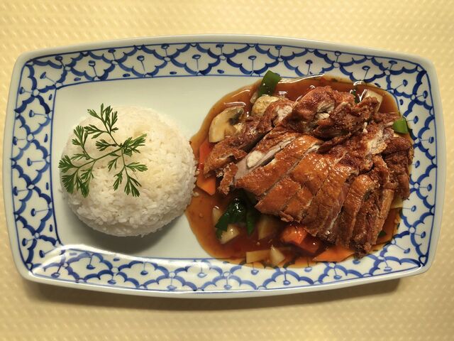 Mittagstisch: M-12. Knuspriges Ente mit Süß - Sauer Sauce