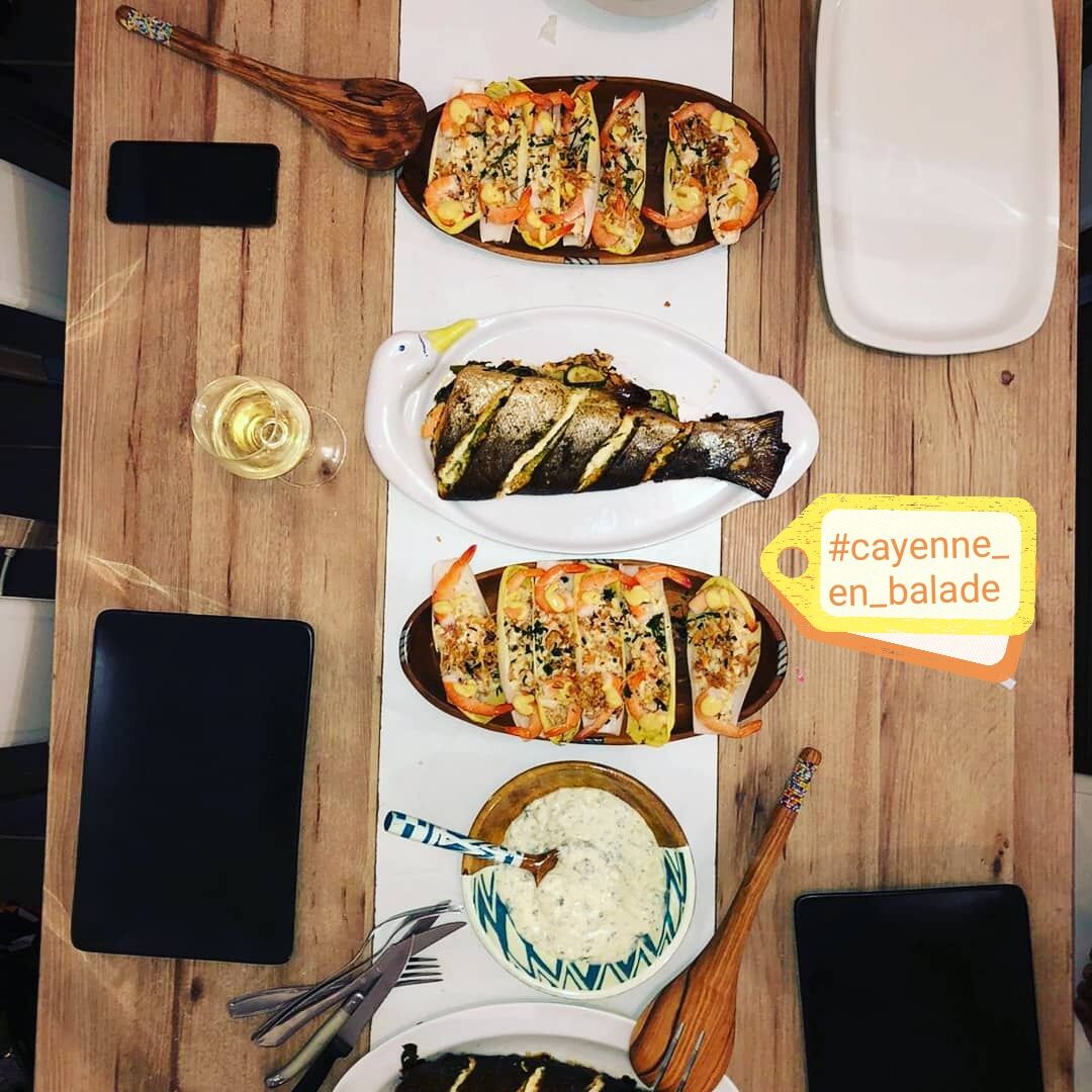 Mes clients ont voulu deguster avec leurs invités du saumon entier braisé, accompagné de sauce tartare. 