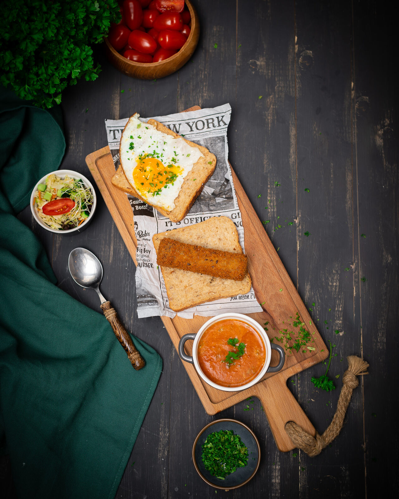 Trio net ff get angesj
Sneetje brood met uitsmijter ham & kaas
Sneetje brood met kroket
Klein kopje soep naar keuze