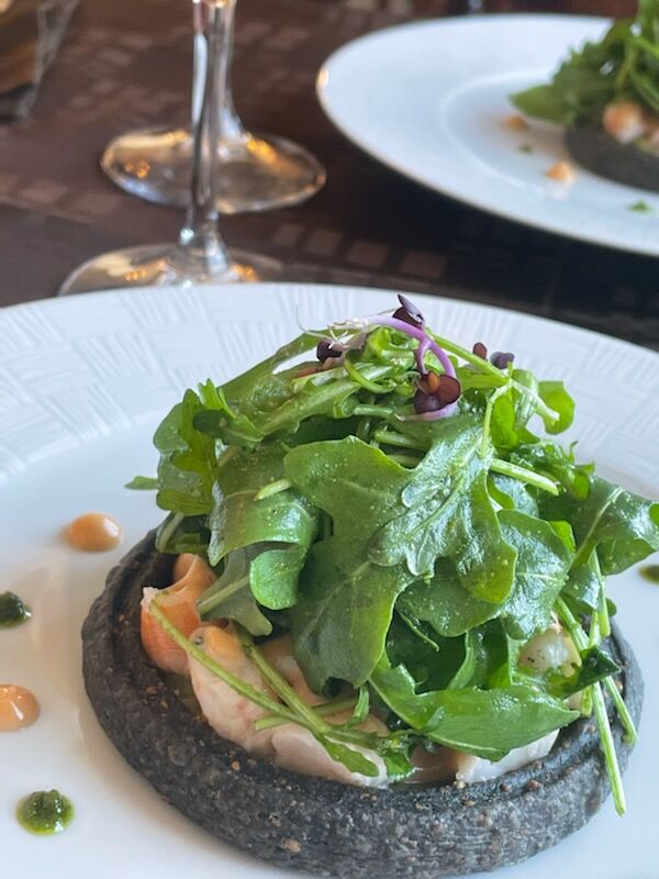 Guacamole de coriandre et crevette , sauce cocktail et pistou de coriandre