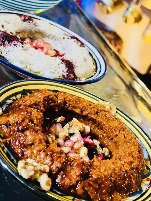 Walnussmousse mit Tomaten, Paprika und hausgemachten Granatapfeldressing
#muhammara