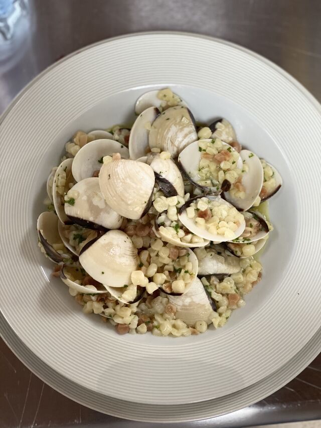 fregola con vongole (typische Sardijnse pasta met venusschelpen)