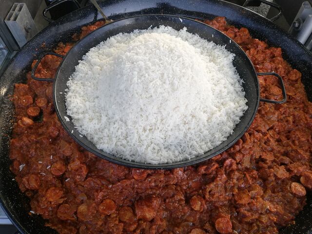 Rougail de saucisses fumées aux épices douces 