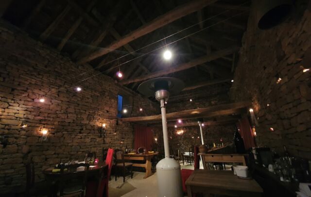 La charpente de la grange, visible en Juillet et Aout.