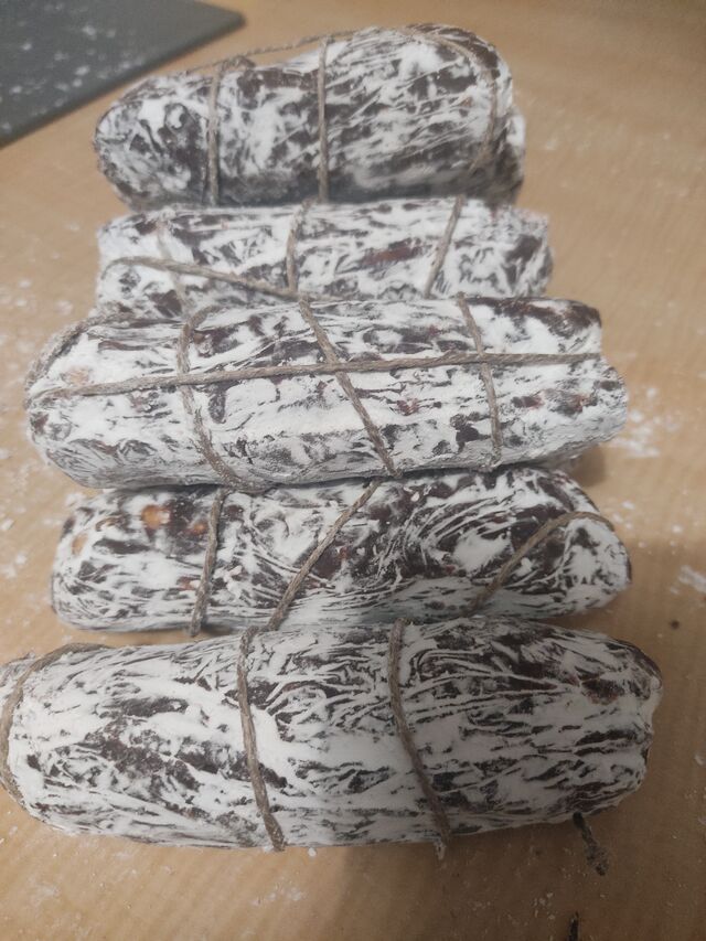 Saucisson de chocolat trompe l’œil aux éclats de noisettes