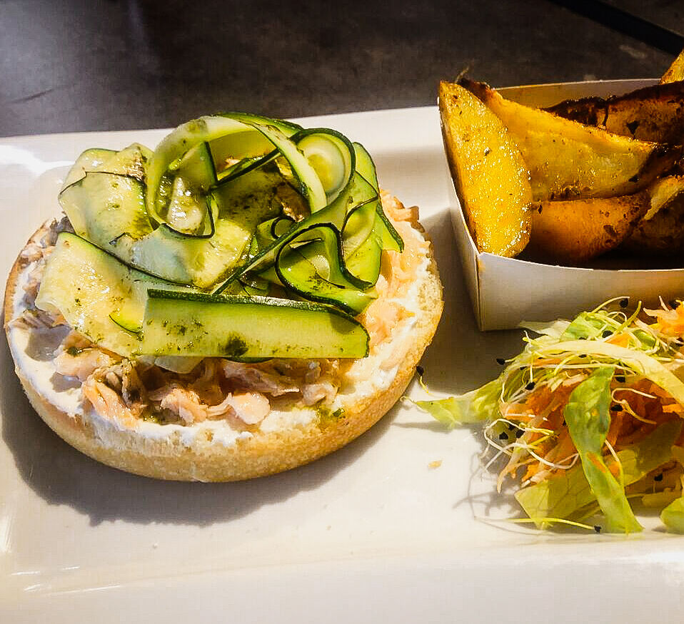 Pain garni saumon courgette basilic