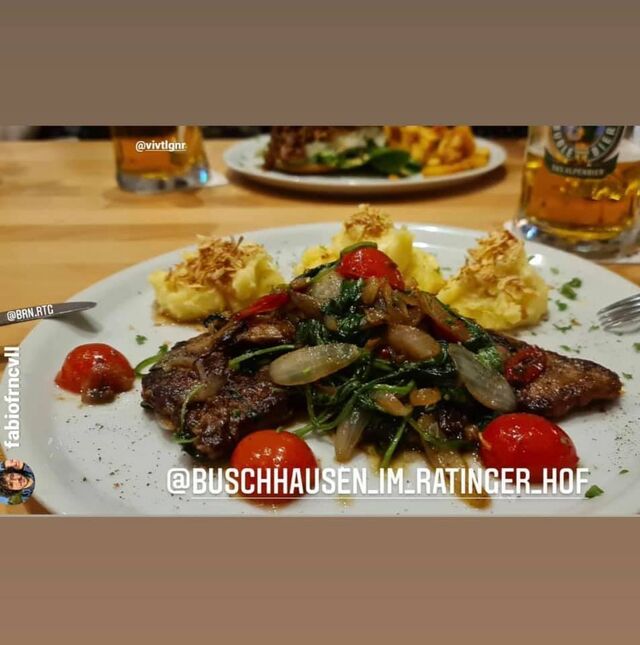 Gästefoto
Kalbsleber mit Stampfkartoffeln, Spinat, Kirschtomaten und Zwiebeln 