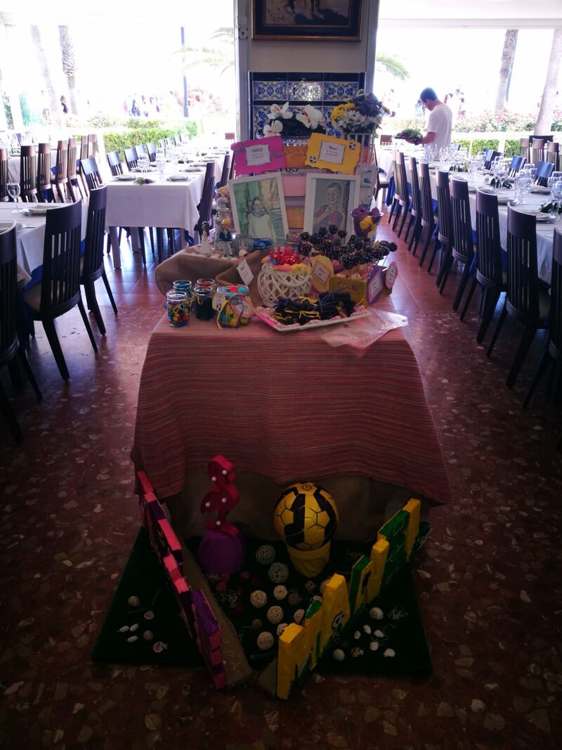 Las dimensiones de nuestro local se quedan pequeñas, no te preocupes nos desplazamos donde nos pidas. 