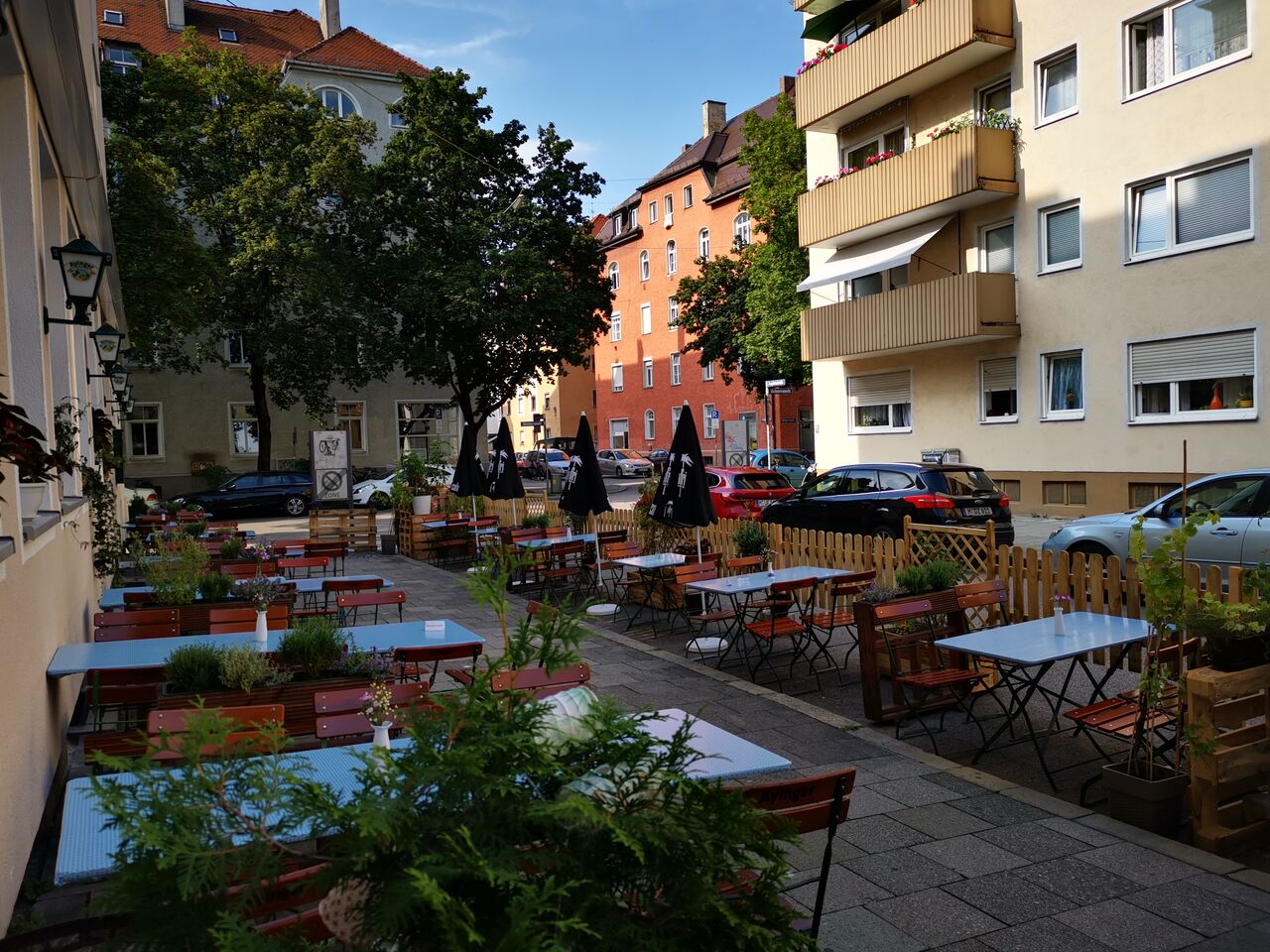 Unsere erneuerte Terrasse. Wir warten auf euren besuch