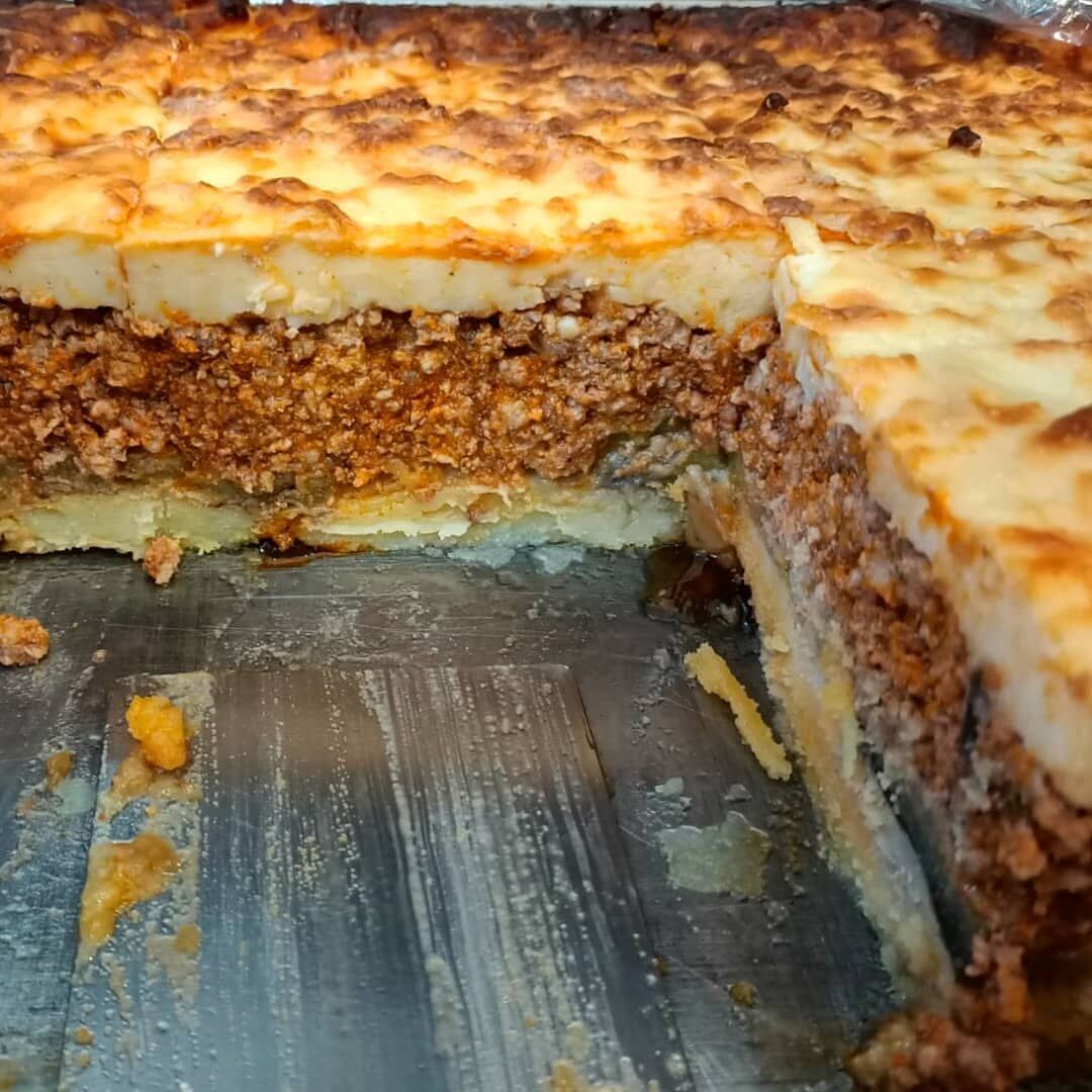 Mousaká casera, exquisita, sabor inolvidable.