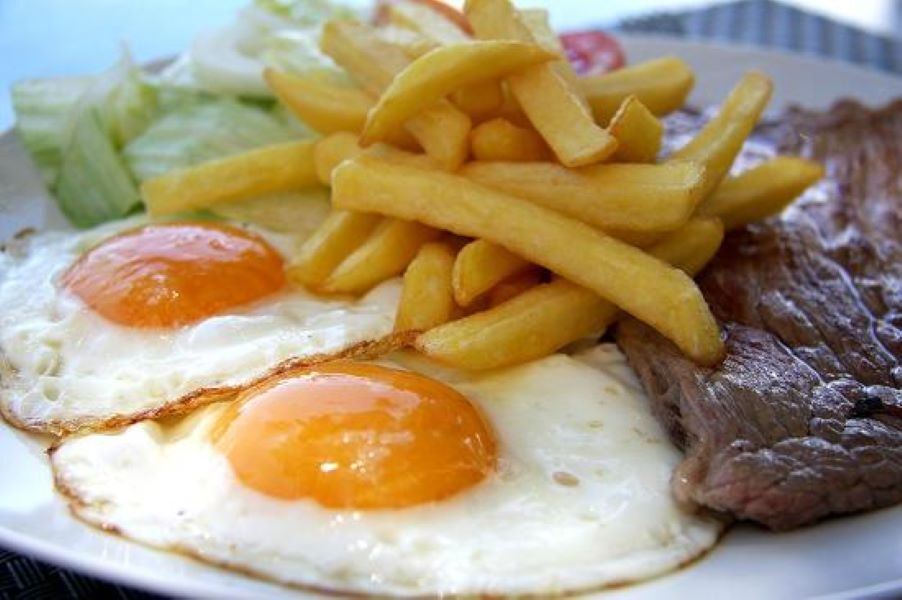 Bistec de ternera Plato combinado + Patatas + Huevos fritos