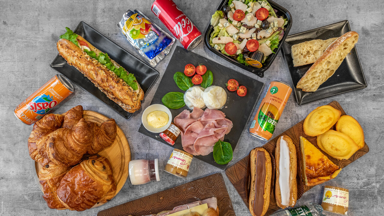 Nous vous proposons un service traiteur, pour une restauration rapide, sur place ou à emporter. 