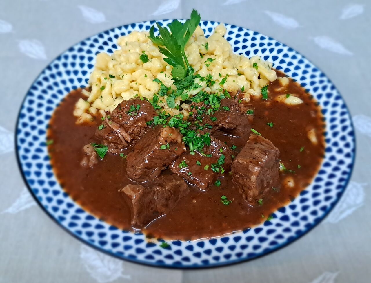 Rindsgulasch mit Spätzle