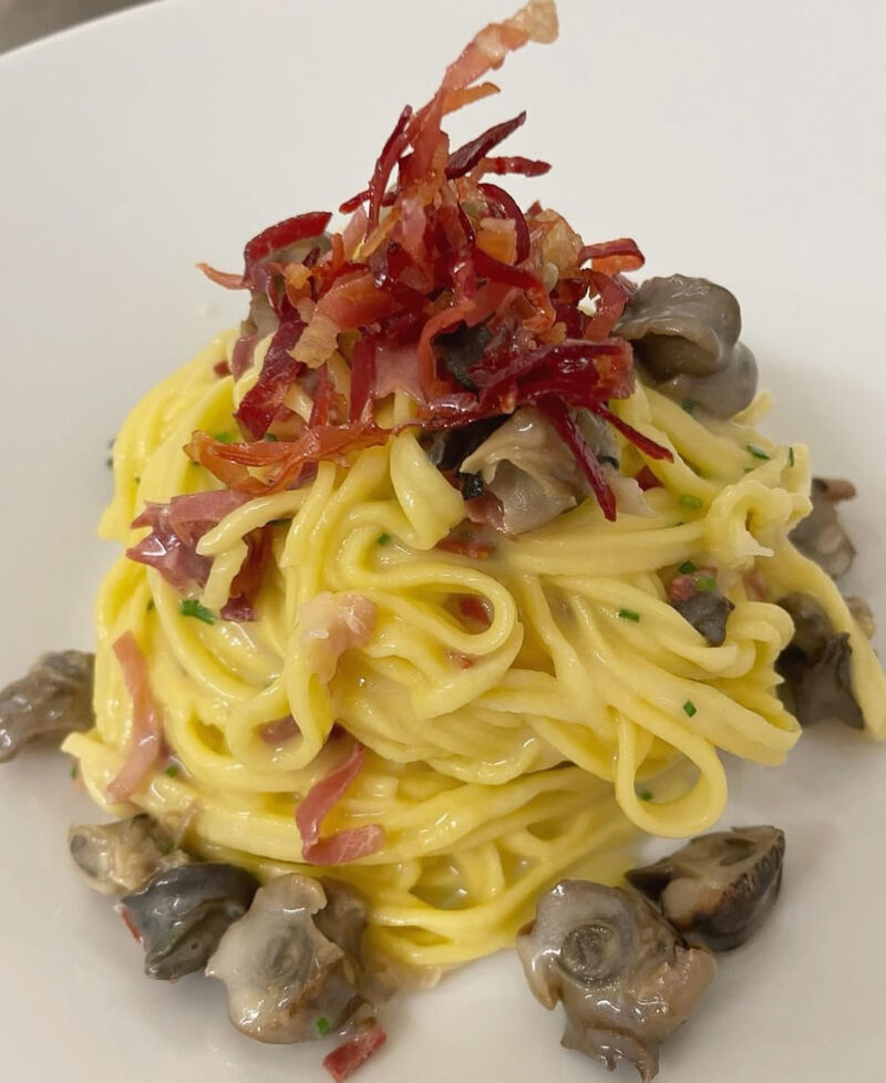 tagliolino con culatello ,lumache ed erba cipollina 