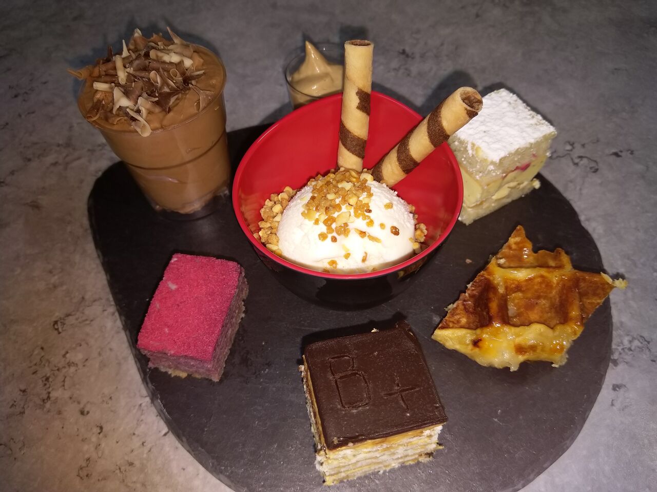 VOORBEELD VAN EEN VERWENBORDJE BIJ DE KOFFIE 