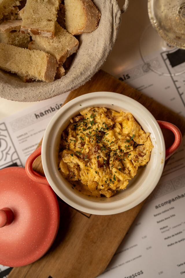 Dueto de ovos e alheira