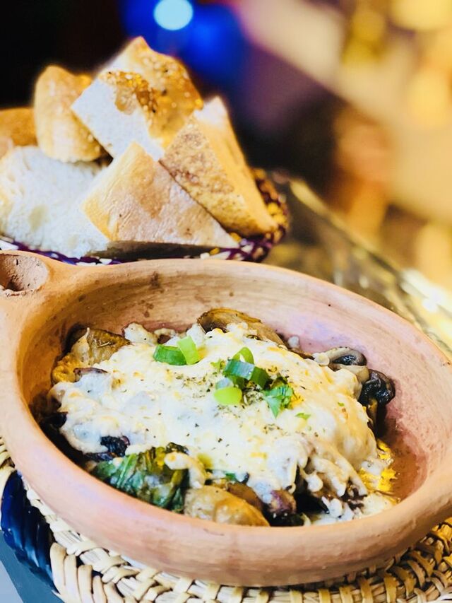 Unsere leckeren Ofen – Champignons mit Spinat und Käse überbacken, verfeinert mit Arganöl und frischen Kräutern
#ofenchampignon